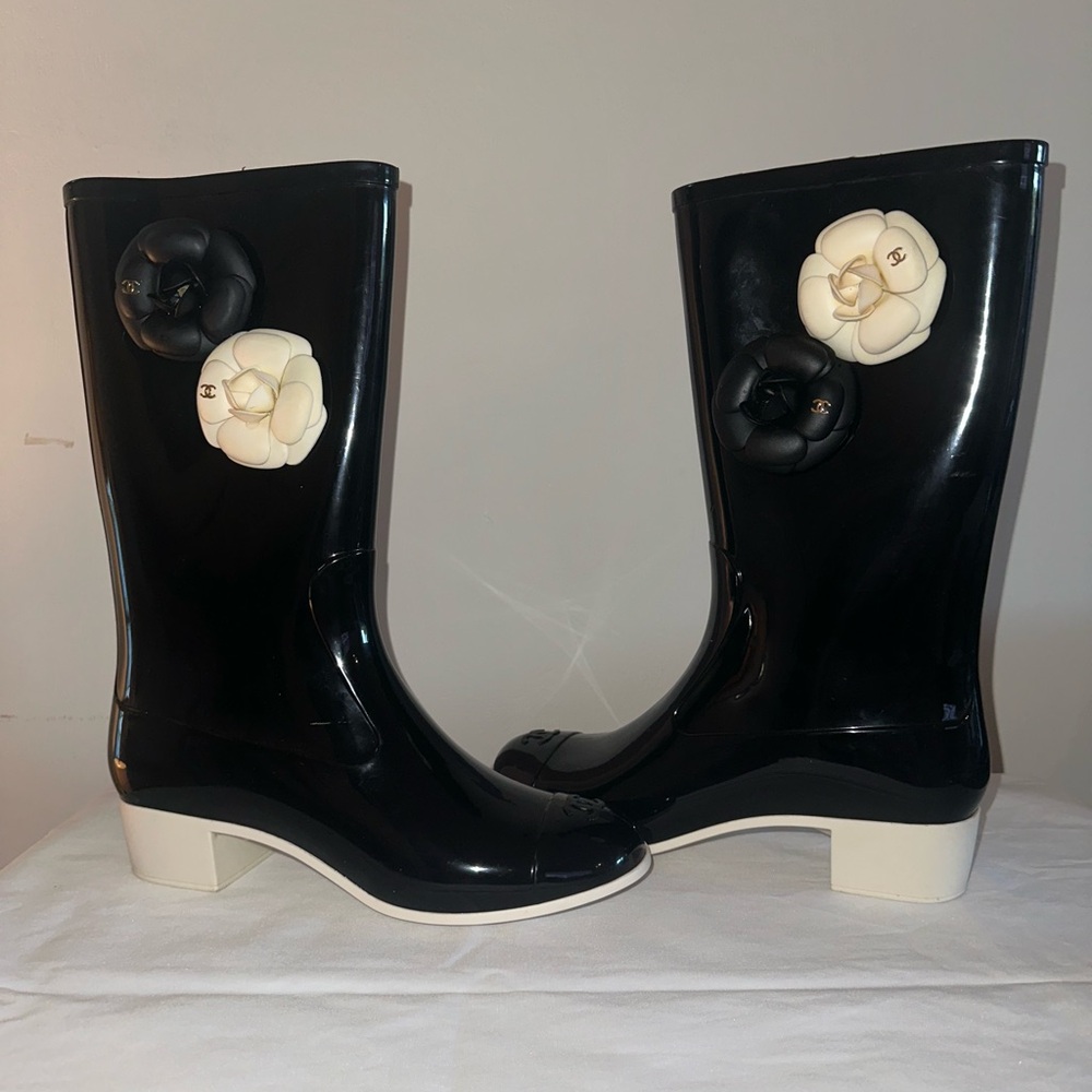 CHANEL Black and Cream Floral Rain Boots